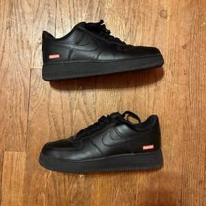 Black supreme Air Force 1